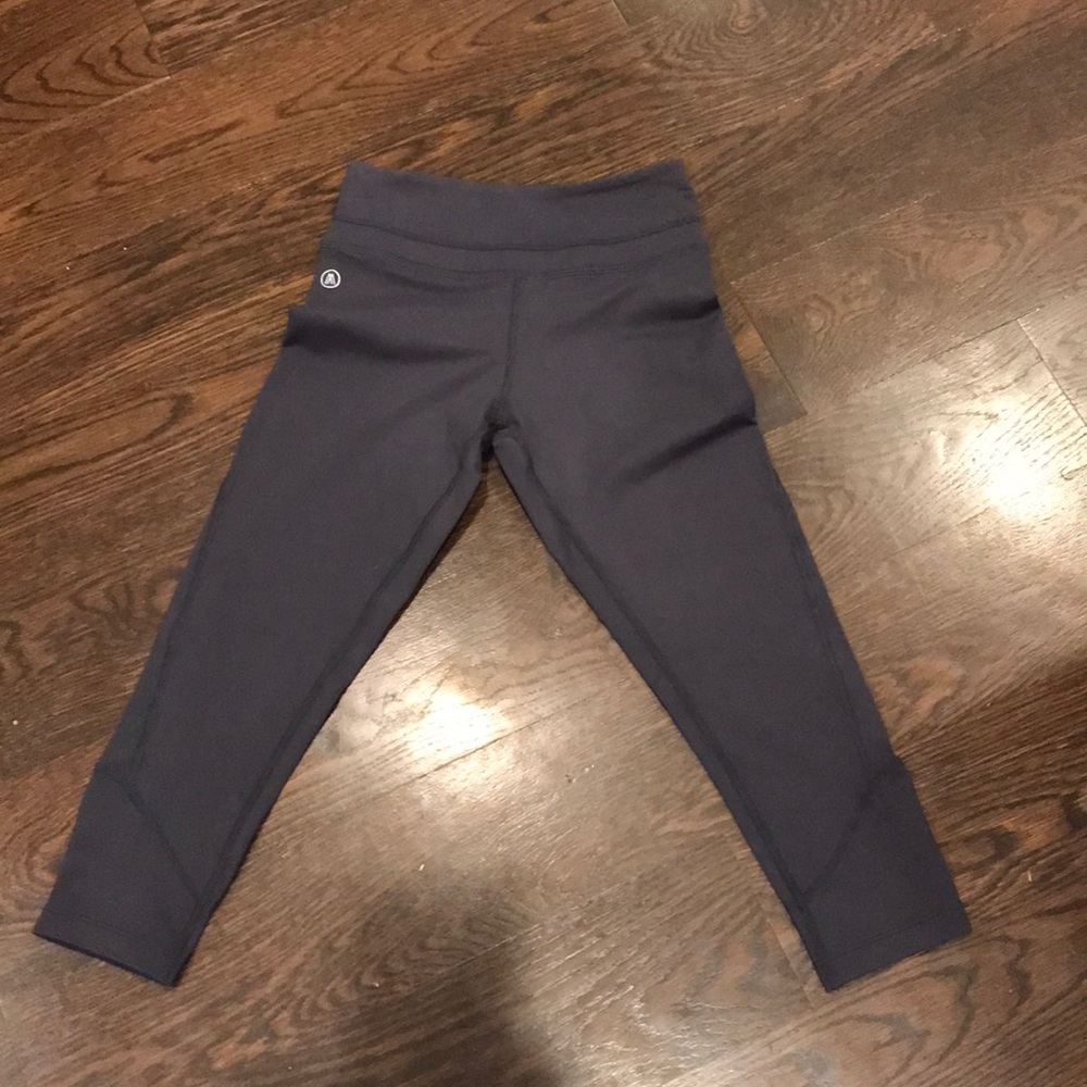 Mari NEW Women's Short Legging, Capri Pant